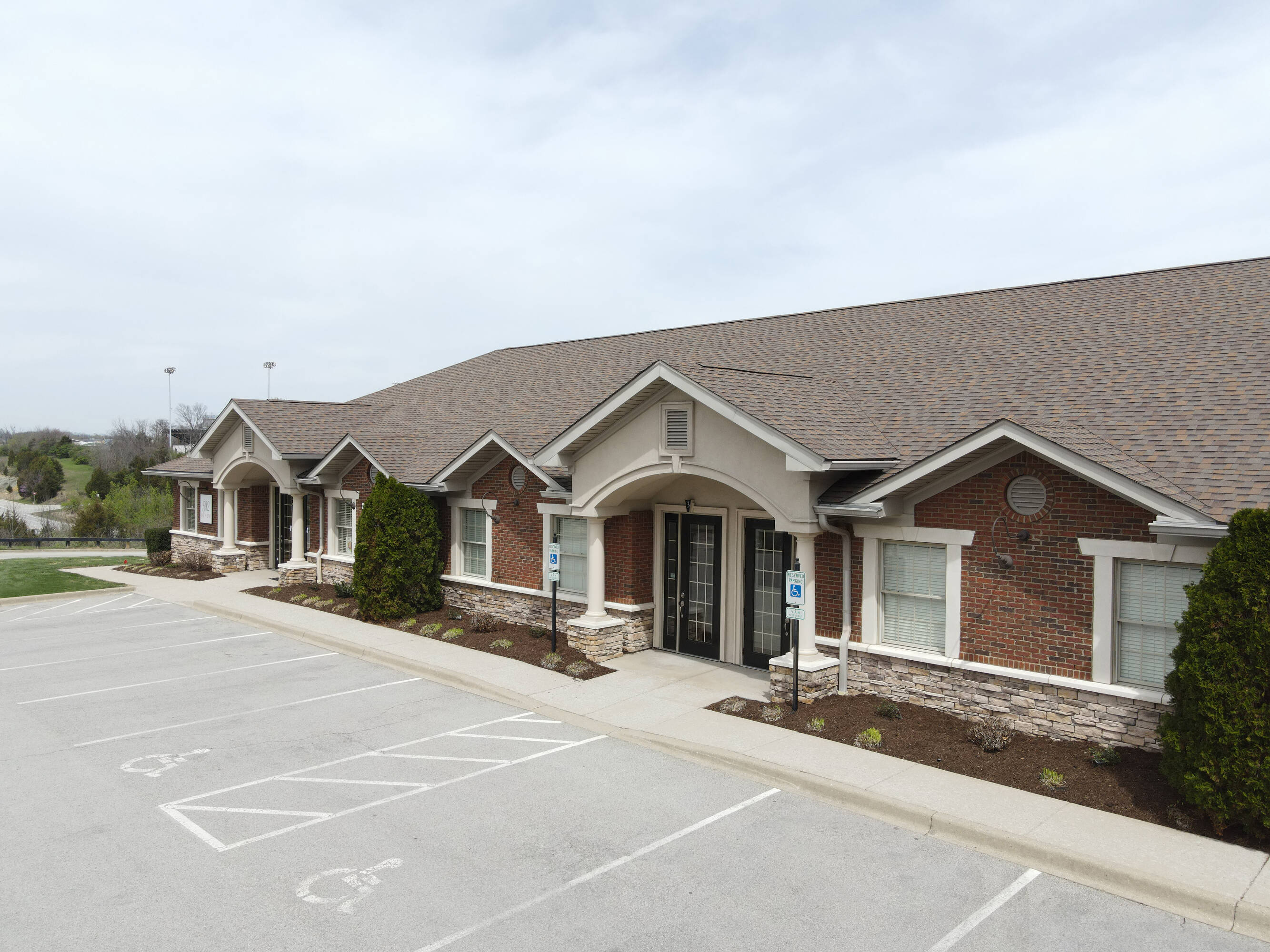 6001 Claymont Village Dr, Units 3 & 4, Crestwood, KY 40014