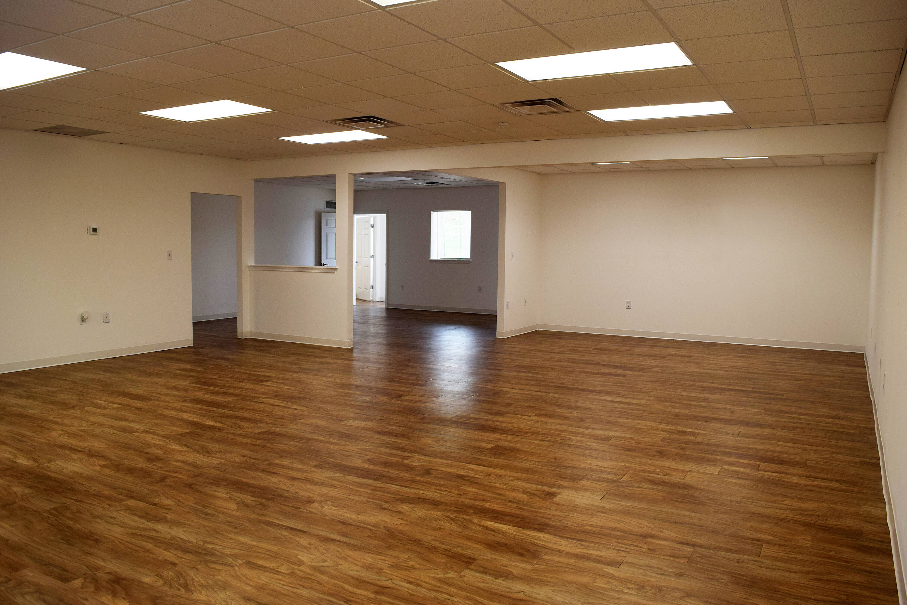 6001 Claymont Village Dr, Units 3 & 4, Crestwood, KY 40014