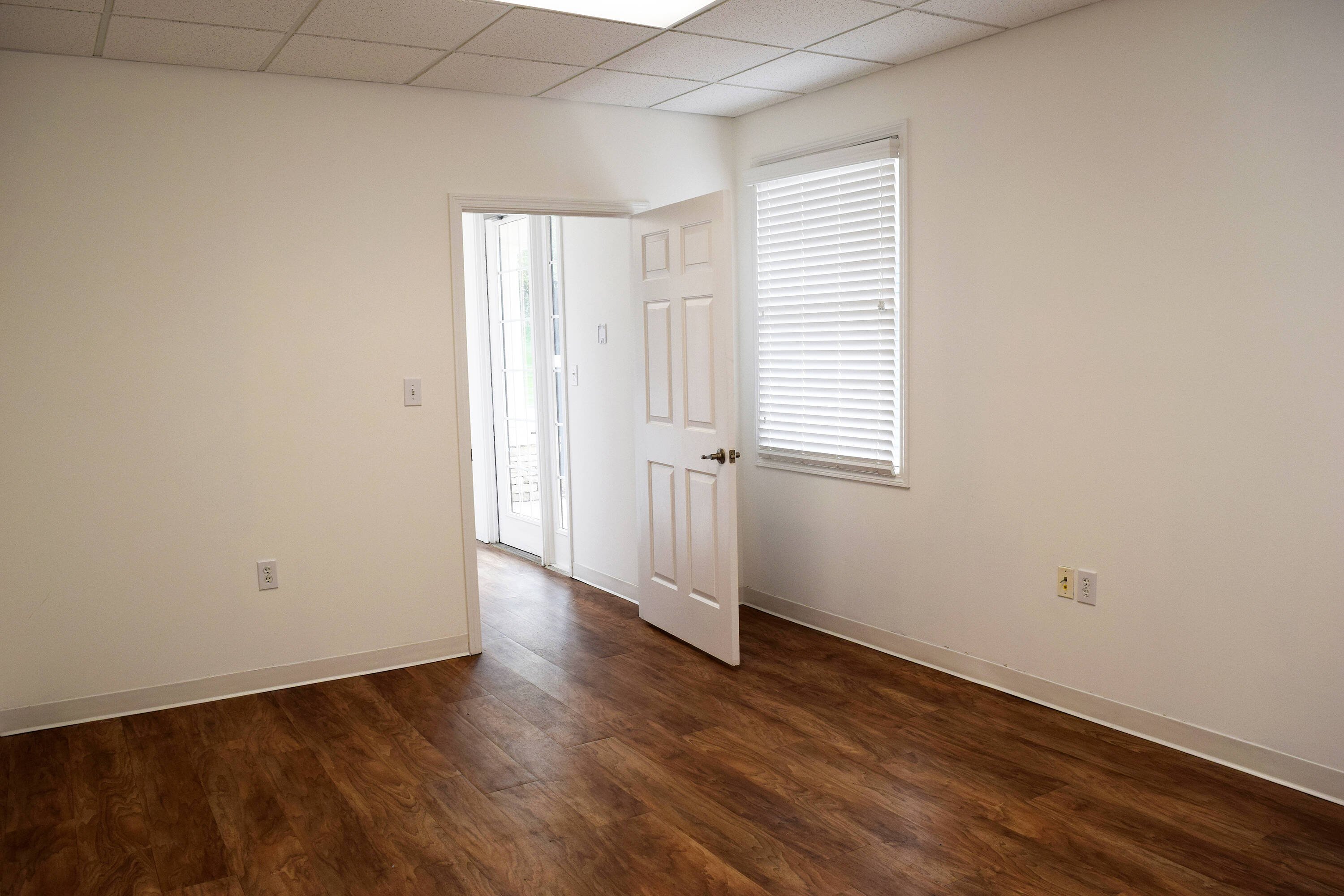 6001 Claymont Village Dr, Units 3 & 4, Crestwood, KY 40014