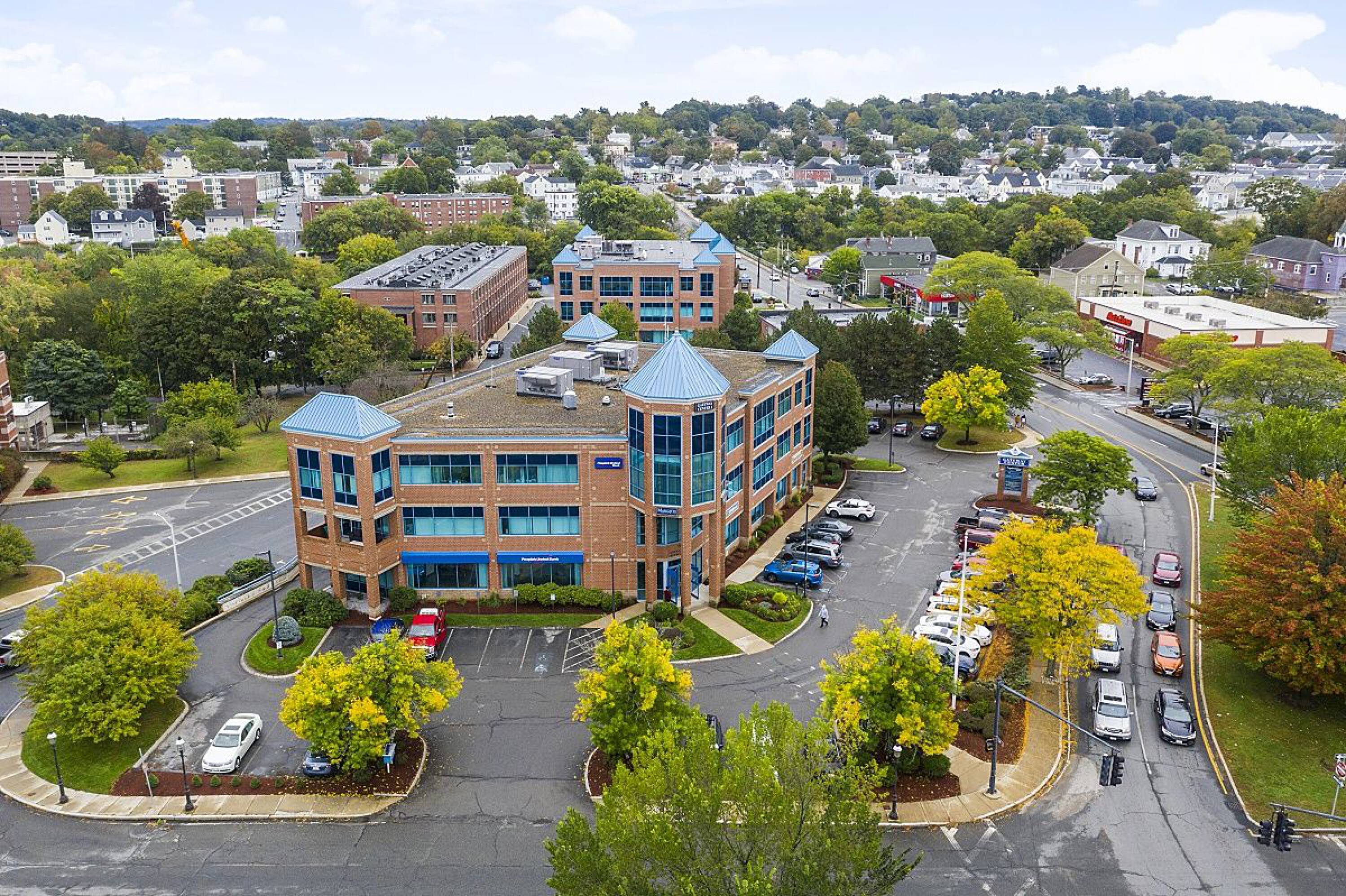 10 St, Lowell, MA 01852