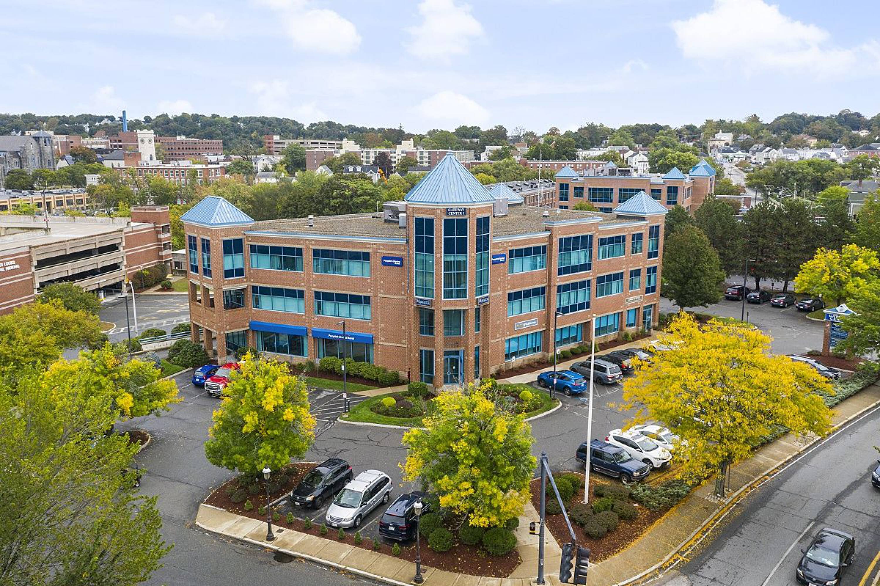 10 St, Lowell, MA 01852