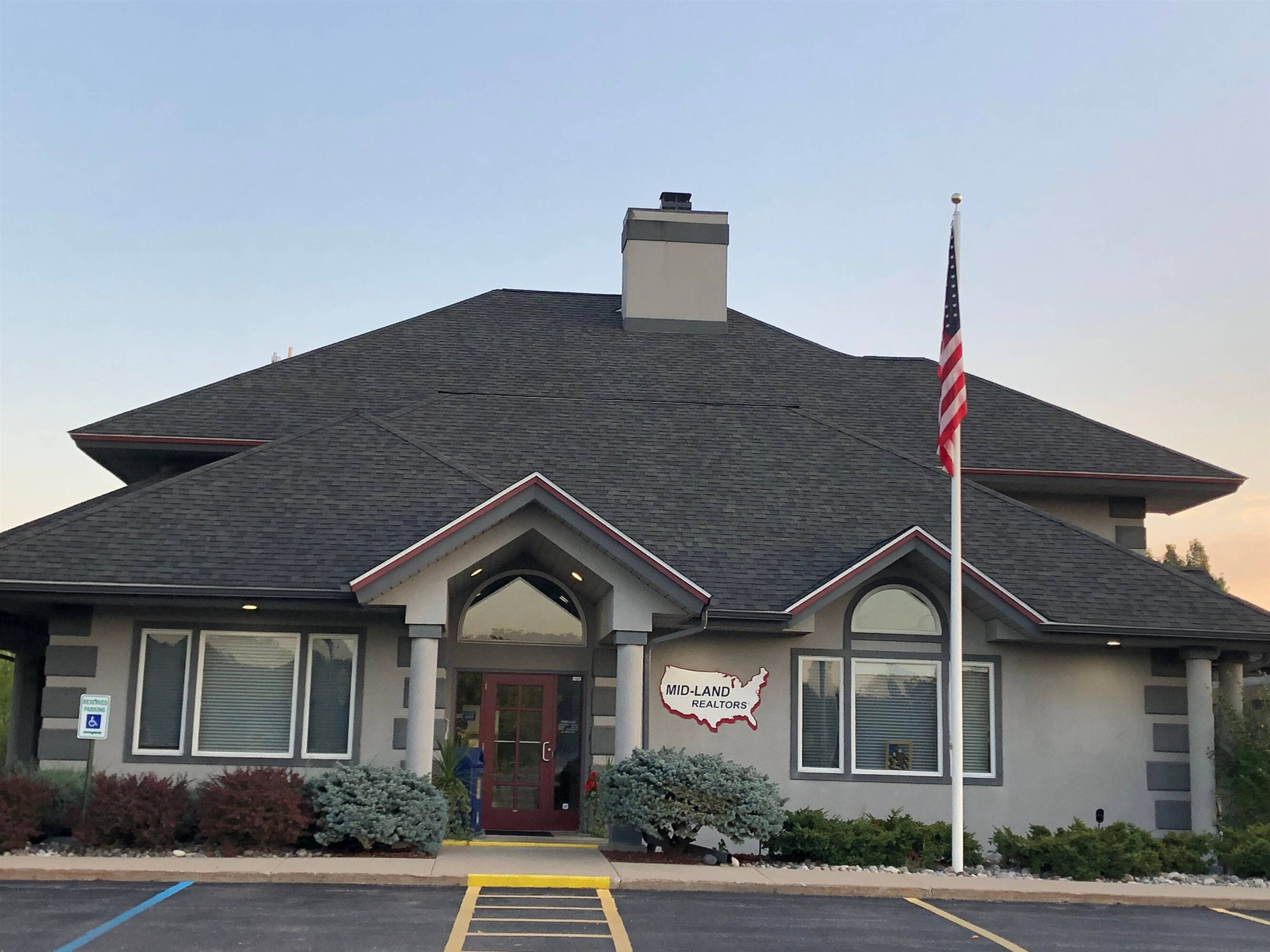 2525 N Eastman Rd, Midland, MI 48642