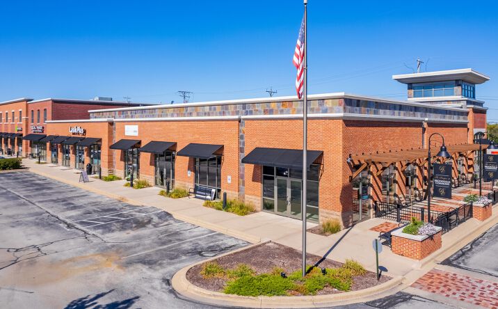Pictures of Retail property located at 15375 W Bluemound Rd, Brookfield, WI 53005 for lease - image #1