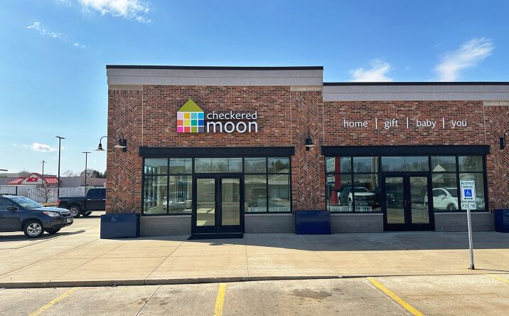 Pictures of Retail property located at 2007 S Neil St, Champaign, IL 61820 for lease - image #1
