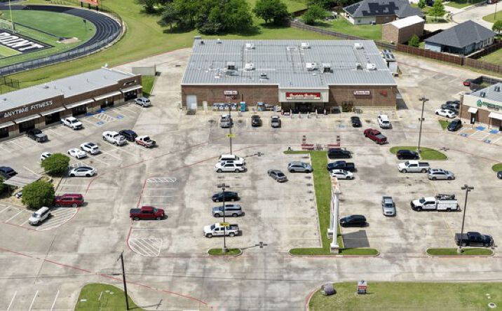 Pictures of Retail, Restaurant property located at 750 US-377, Pilot Point, TX 76258 for lease - image #1