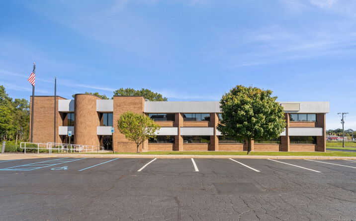 Pictures of Retail, Office property located at 121 Clover St, Holland, MI 49423 for lease - image #1
