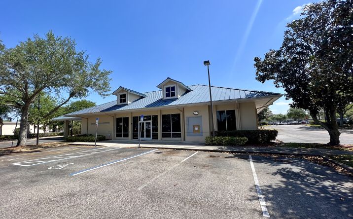 Pictures of Retail property located at 210 Citrus Tower Blvd, Clermont, FL 34711 for lease - image #1
