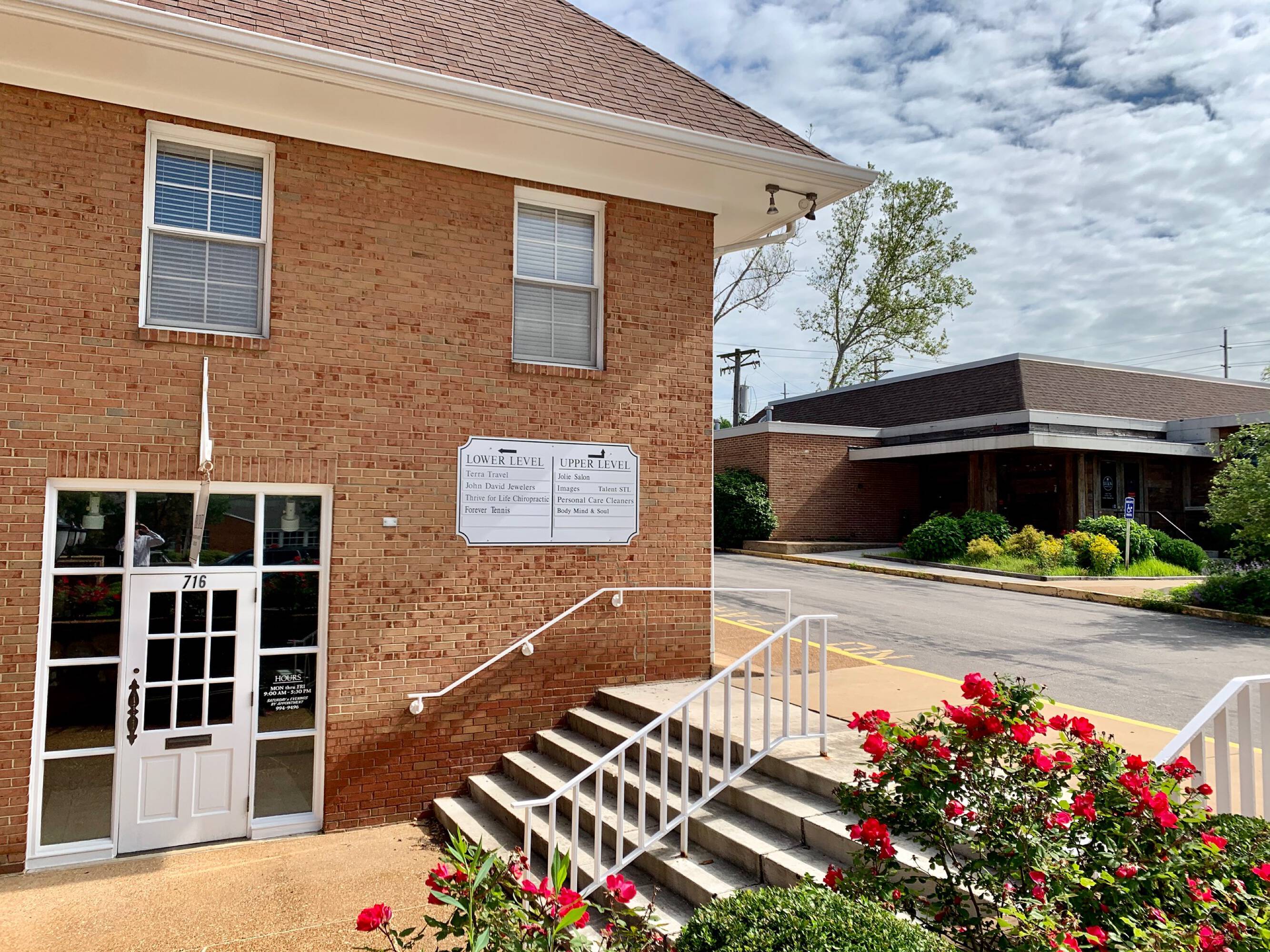 716 Old Frontenac Square, Frontenac, MO 63131