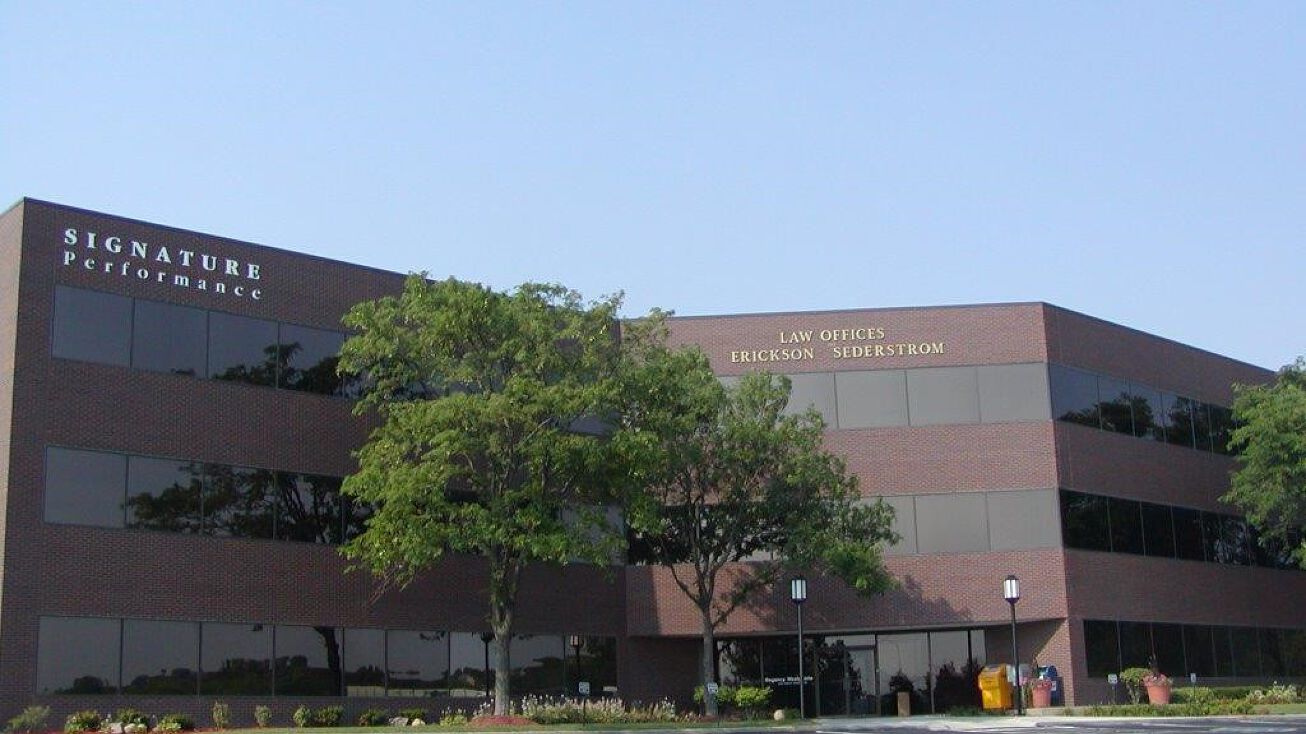 10330 Regency Pkwy Dr, Omaha, NE 68114 Office Space for Lease