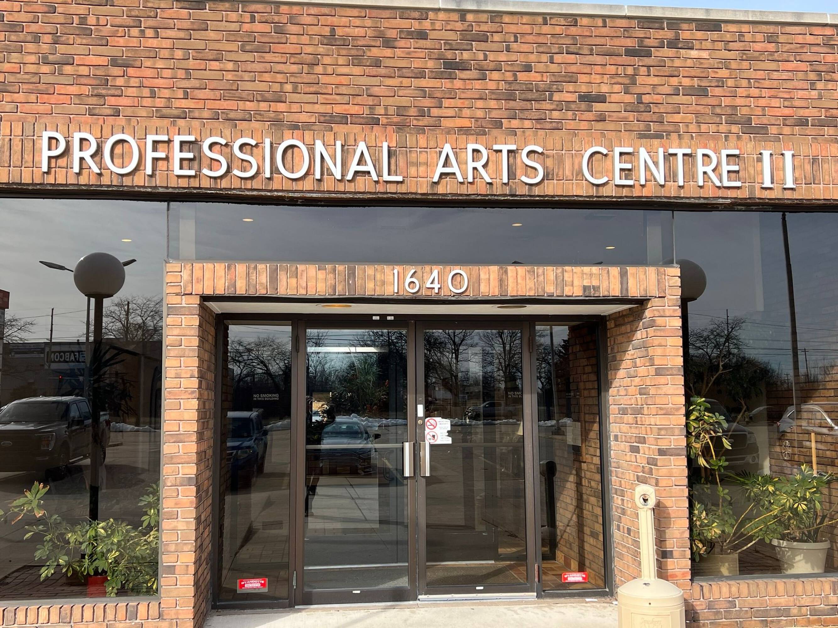 1640 Fort St, Trenton, MI 48183