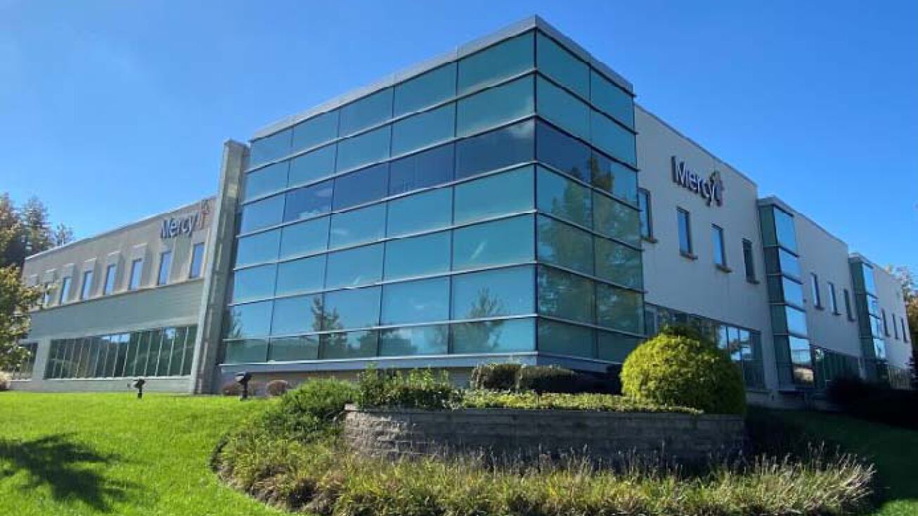 Pictures of Office property located at 714 Gravois Rd, Fenton, MO 63026