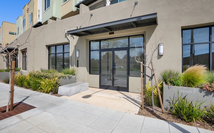 Pictures of Retail, Office property located at 950 W Grand Ave, Oakland, CA 94607 for lease - image #1