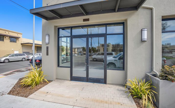 Pictures of Retail, Office property located at 990 W Grand Ave, Oakland, CA 94607 for lease - image #1