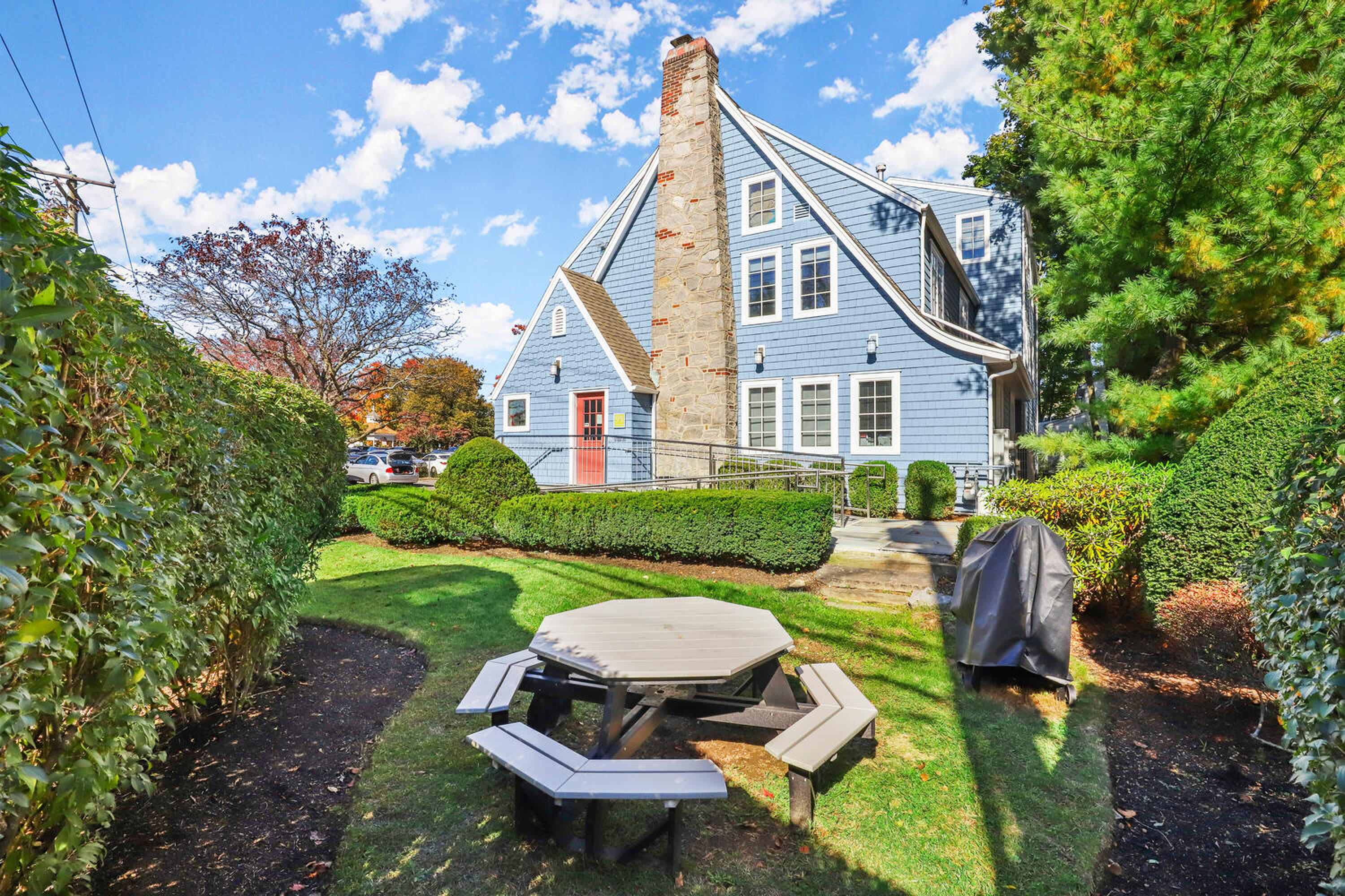 95 Reef Rd, Fairfield, CT 06824