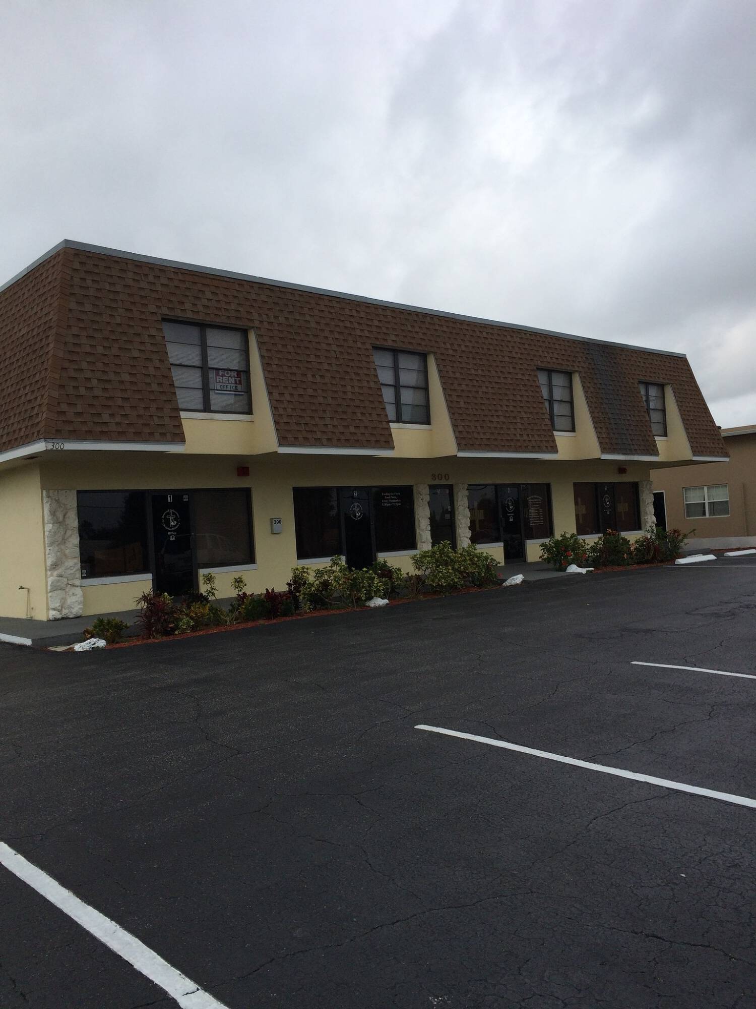 300 10th St, Lake Park, FL 33403