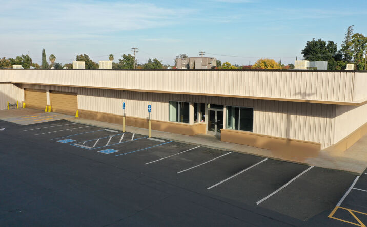 Pictures of Retail property located at 3636 N Blackstone Ave, Fresno, CA 93726 for lease - image #1