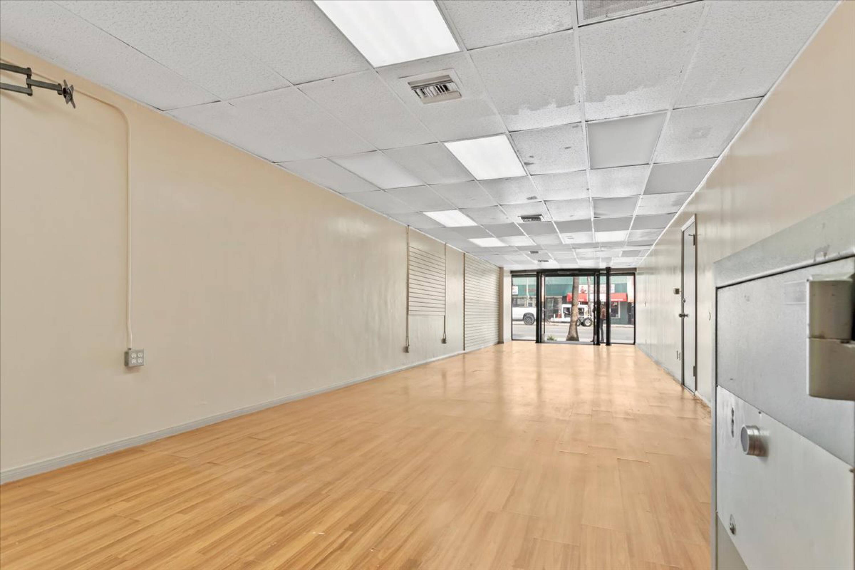 6365 Van Nuys Blvd, Los Angeles, CA 91401 | Crexi.com