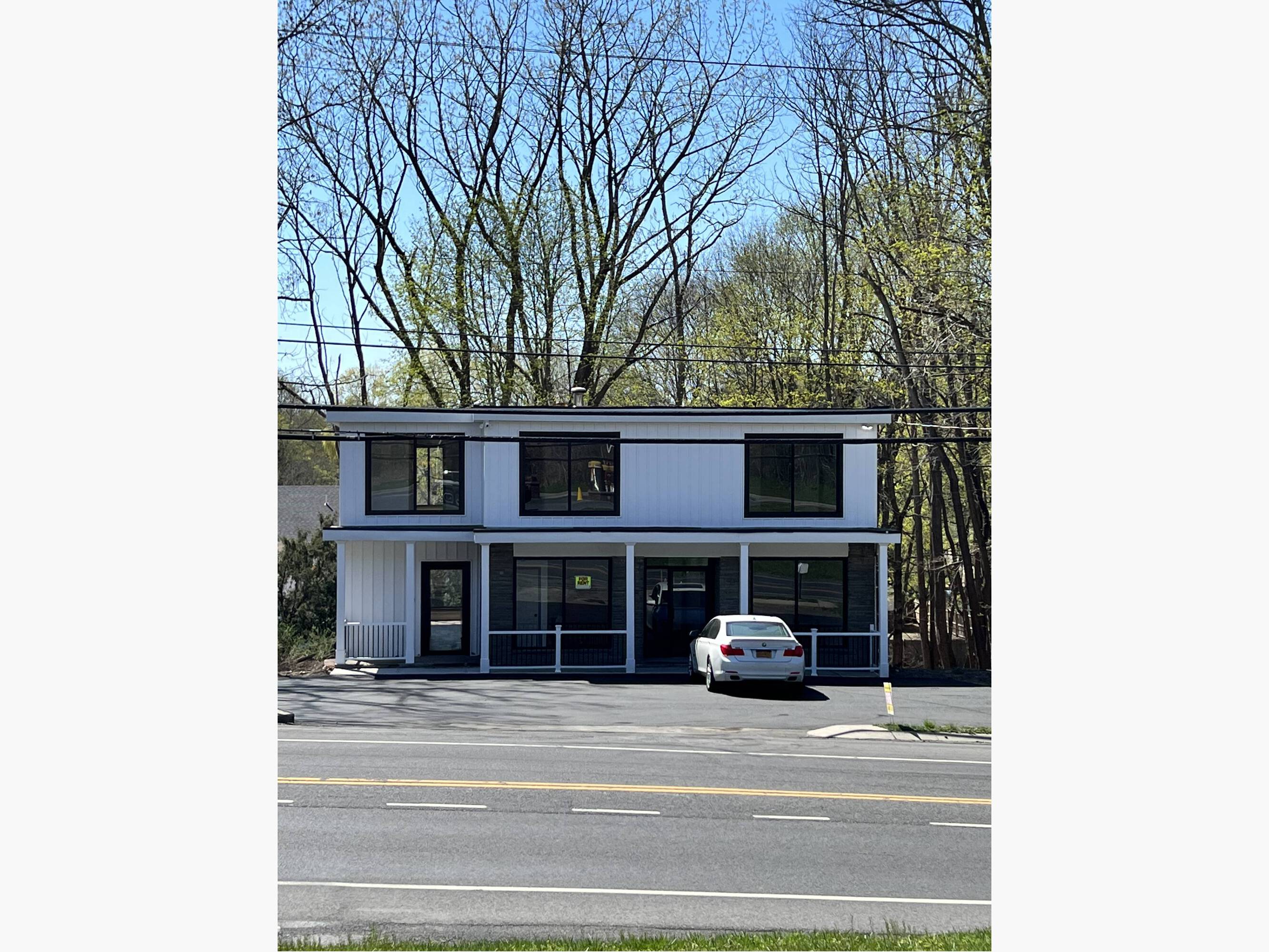 360 Noxon Rd, Poughkeepsie, NY 12603