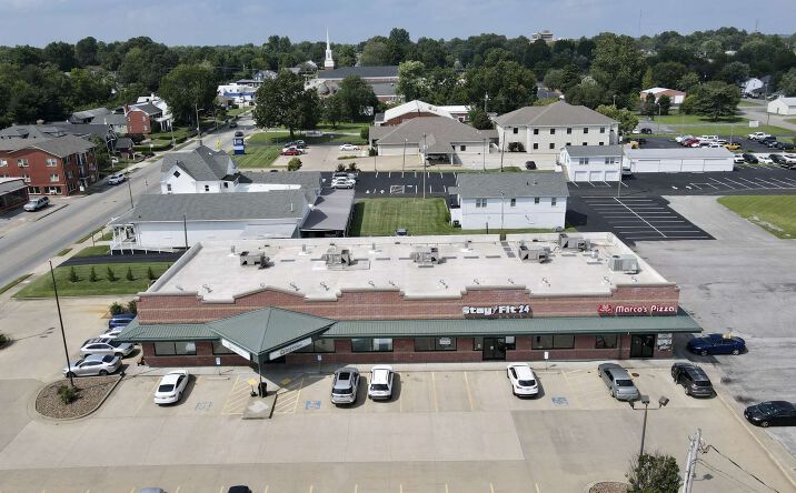 Pictures of Retail property located at 9 E Arch St, Madisonville, KY 42431 for lease - image #1