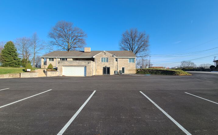 Pictures of Office, Retail property located at 5827 Steubenville Pike, McKees Rocks, PA 15136 for lease - image #1