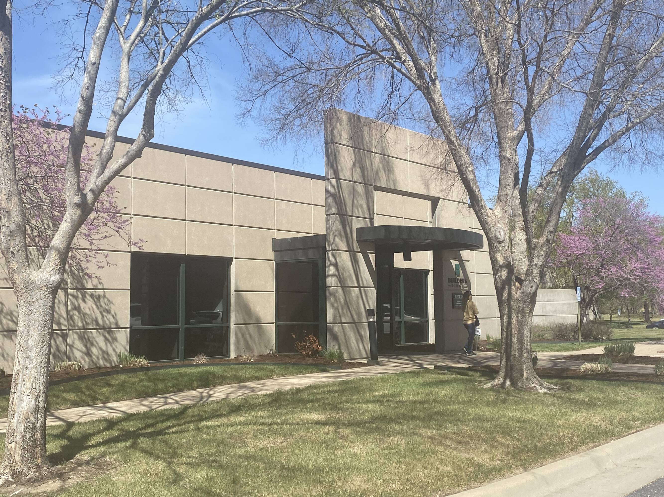 2872 N Ridge Rd, Wichita, KS 67205