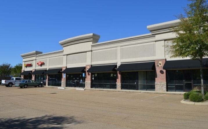 Pictures of Retail property located at 1290 E County Line Rd, Ridgeland, MS 39157 for lease - image #1