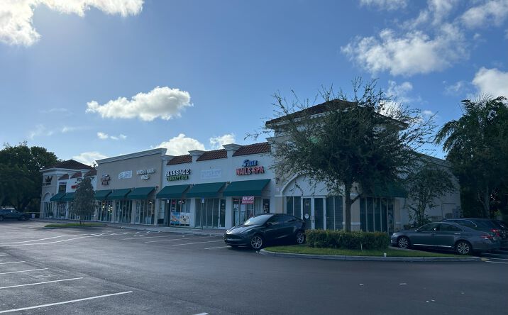 Pictures of Retail property located at 1021 W Hallandale Beach Blvd, Hallandale Beach, FL 33009 for lease - image #1