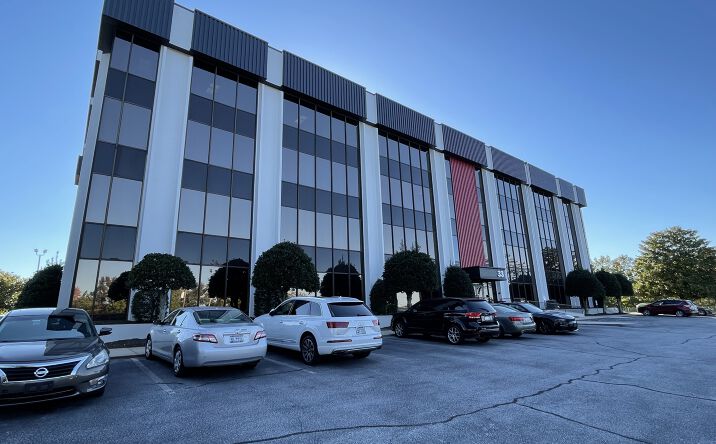 Pictures of Office property located at 33 Villa Rd, Greenville, SC 29615 for lease - image #1