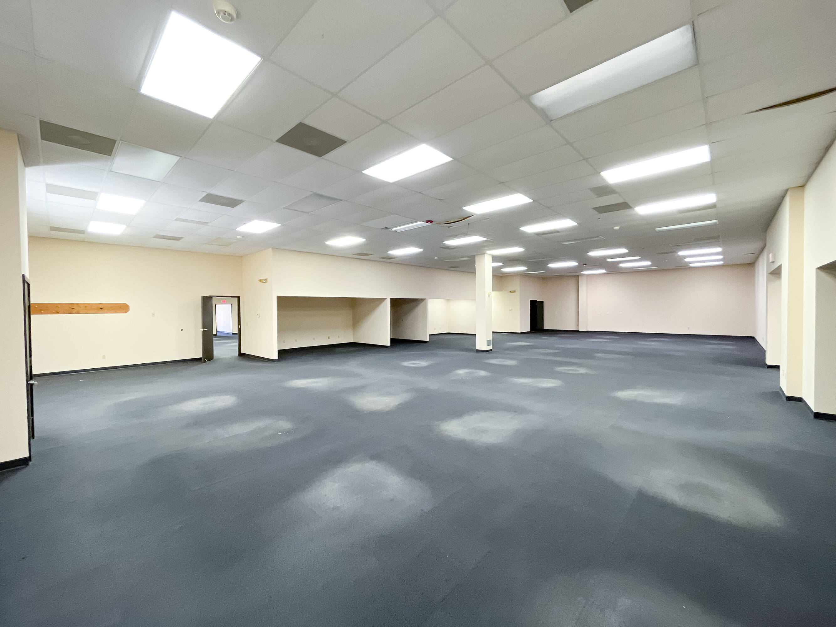 1302 N Grand St, Hutchinson, KS 67501