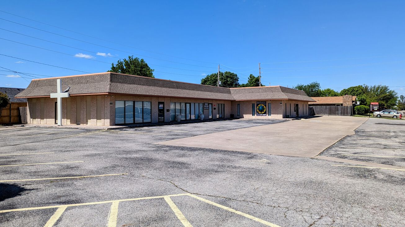 4704 NW Motif Manor Blvd, Lawton, OK 73505