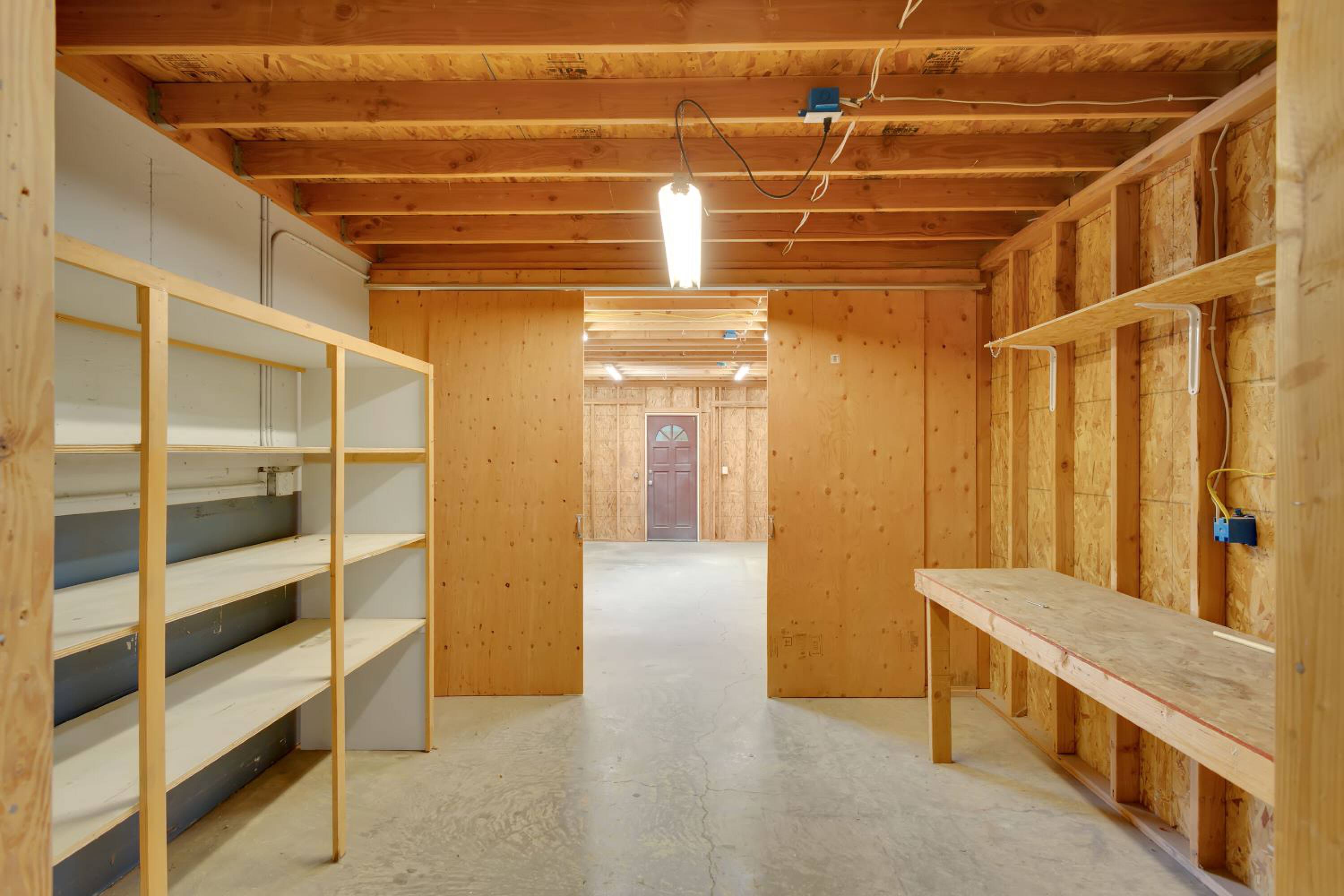 3255976