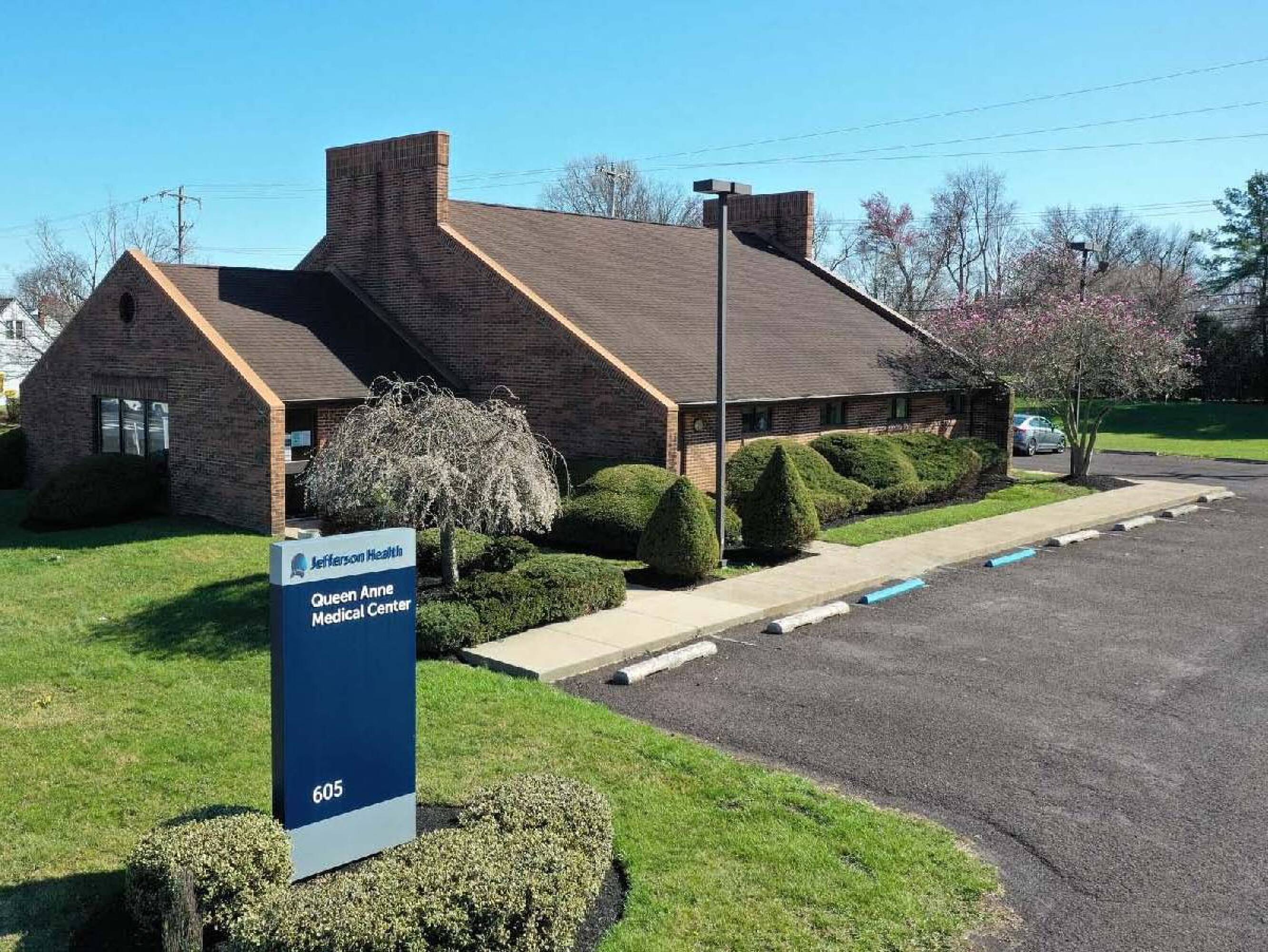 605 S Queen Anne Dr, Fairless Hills, PA 19030