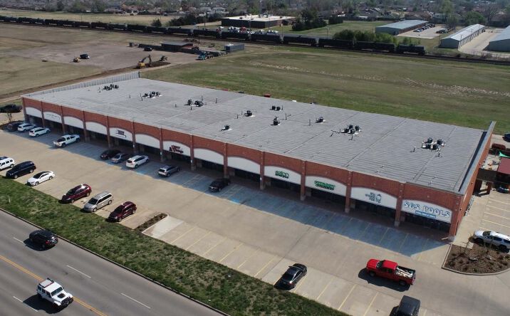 Pictures of Retail, Office property located at 1700-1704 S. Broadway, Moore, OK 73160 for lease - image #1