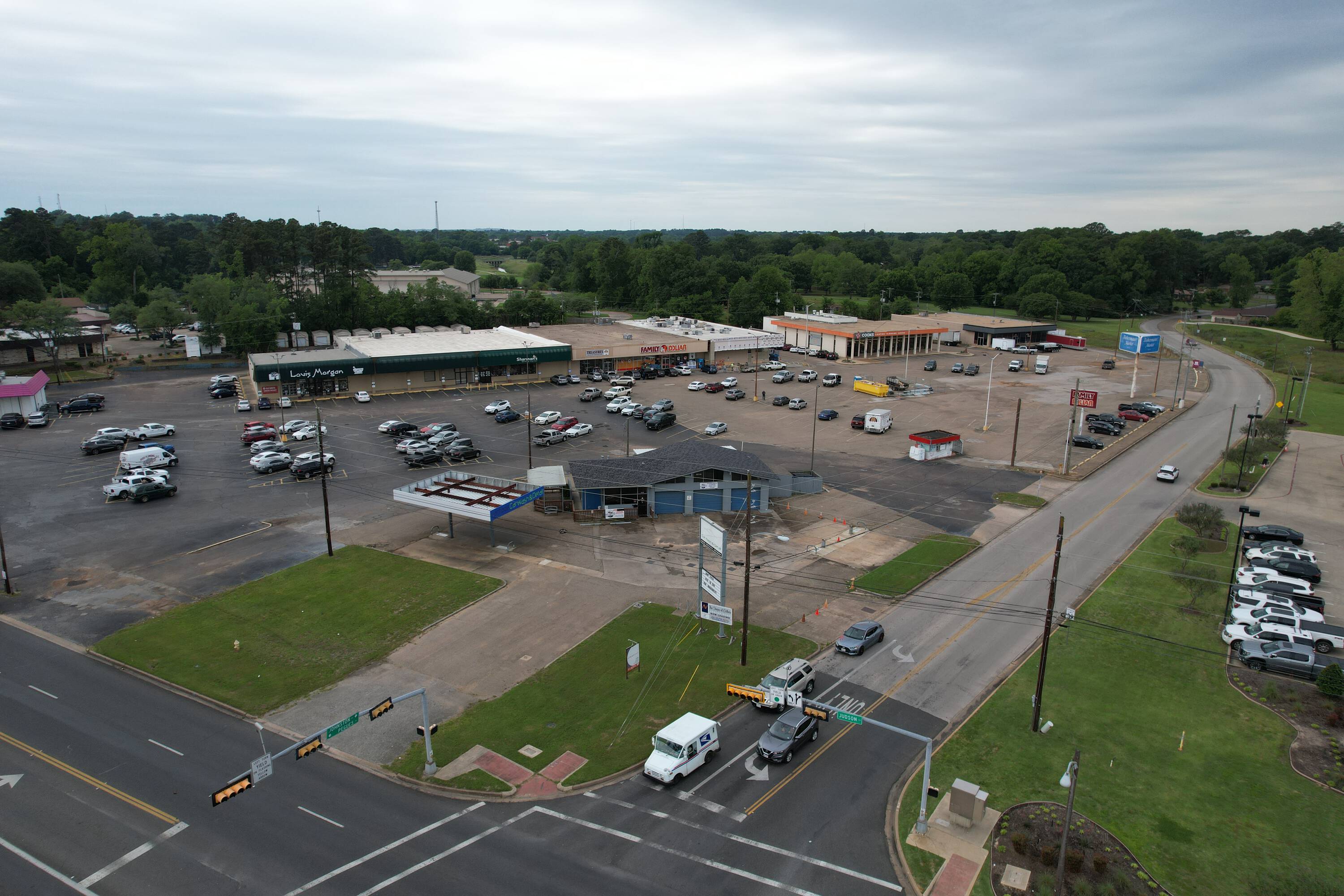 1315 Judson Rd, Longview, TX 75601