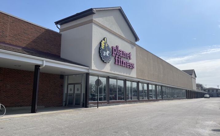 Pictures of Retail property located at 2229 N Lewis Ave, Waukegan, IL 60087 for lease - image #1
