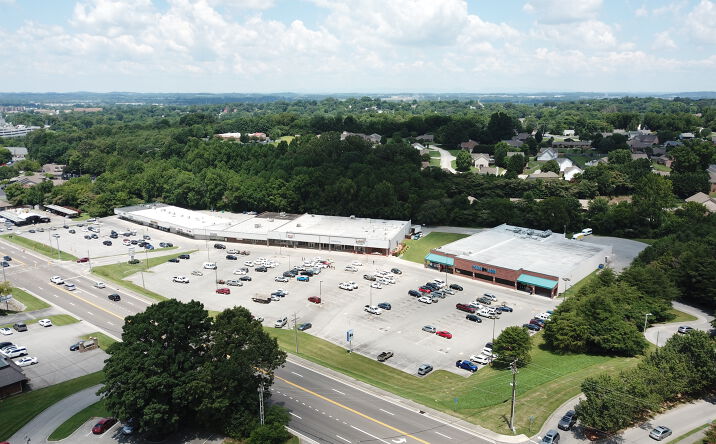 Pictures of Retail property located at 1703 E Lamar Alexander Pkwy, Maryville, TN 37804 for lease - image #1