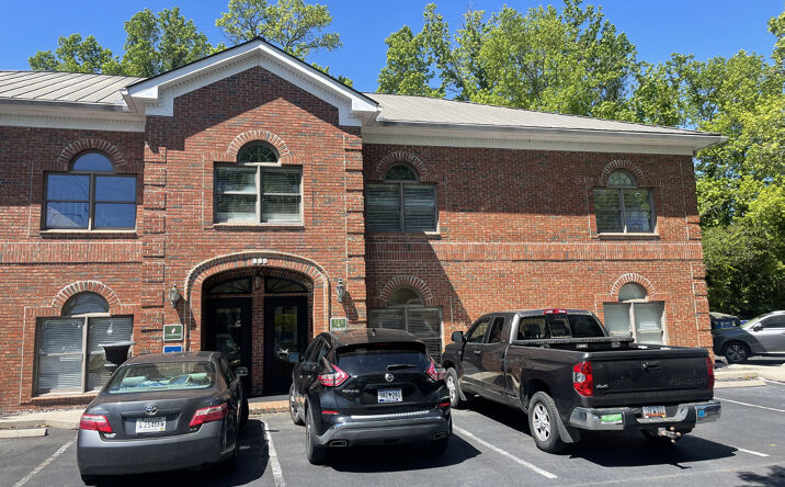 Pictures of Office property located at 880 Johnnie Dodds Blvd, Mt Pleasant, SC 29464 for lease - image #1