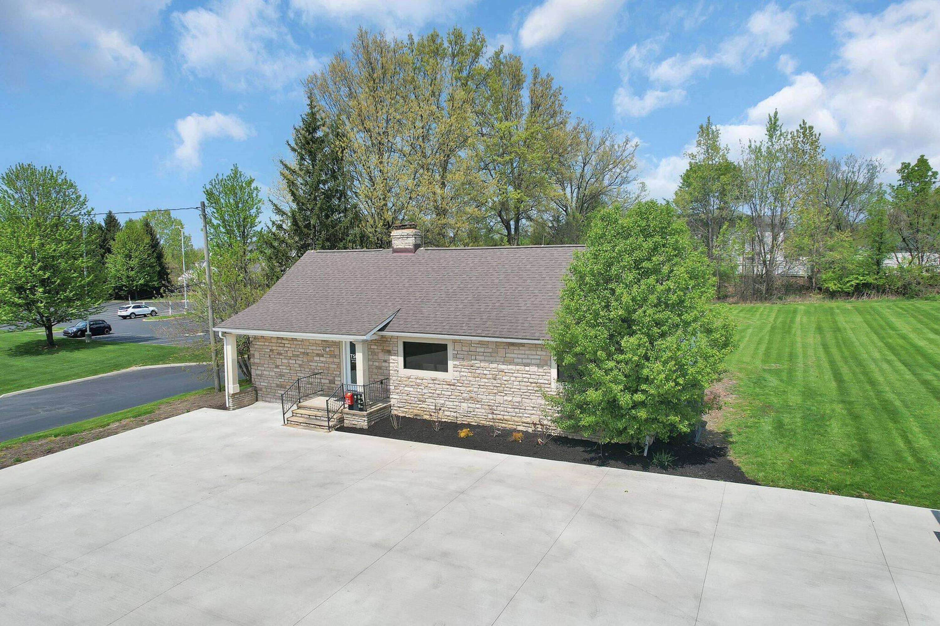 4466 Morse Rd, Columbus, OH 43230