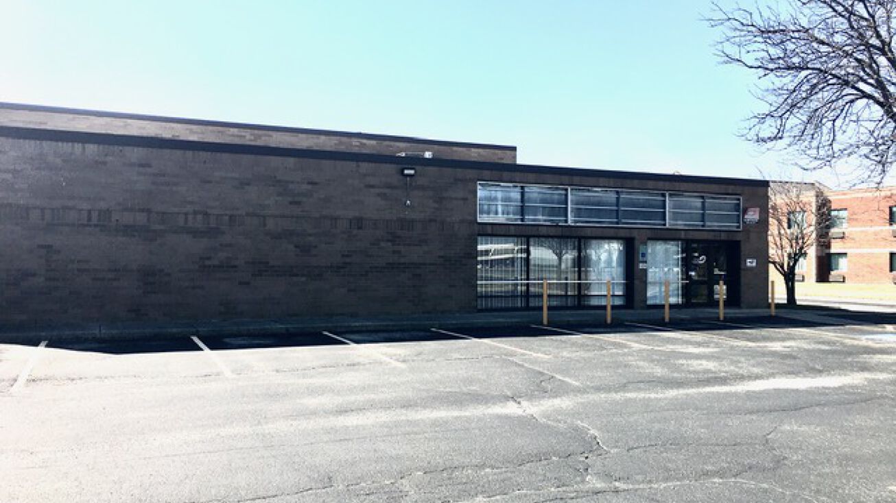 425 Airport Rd, Elgin, IL 60123