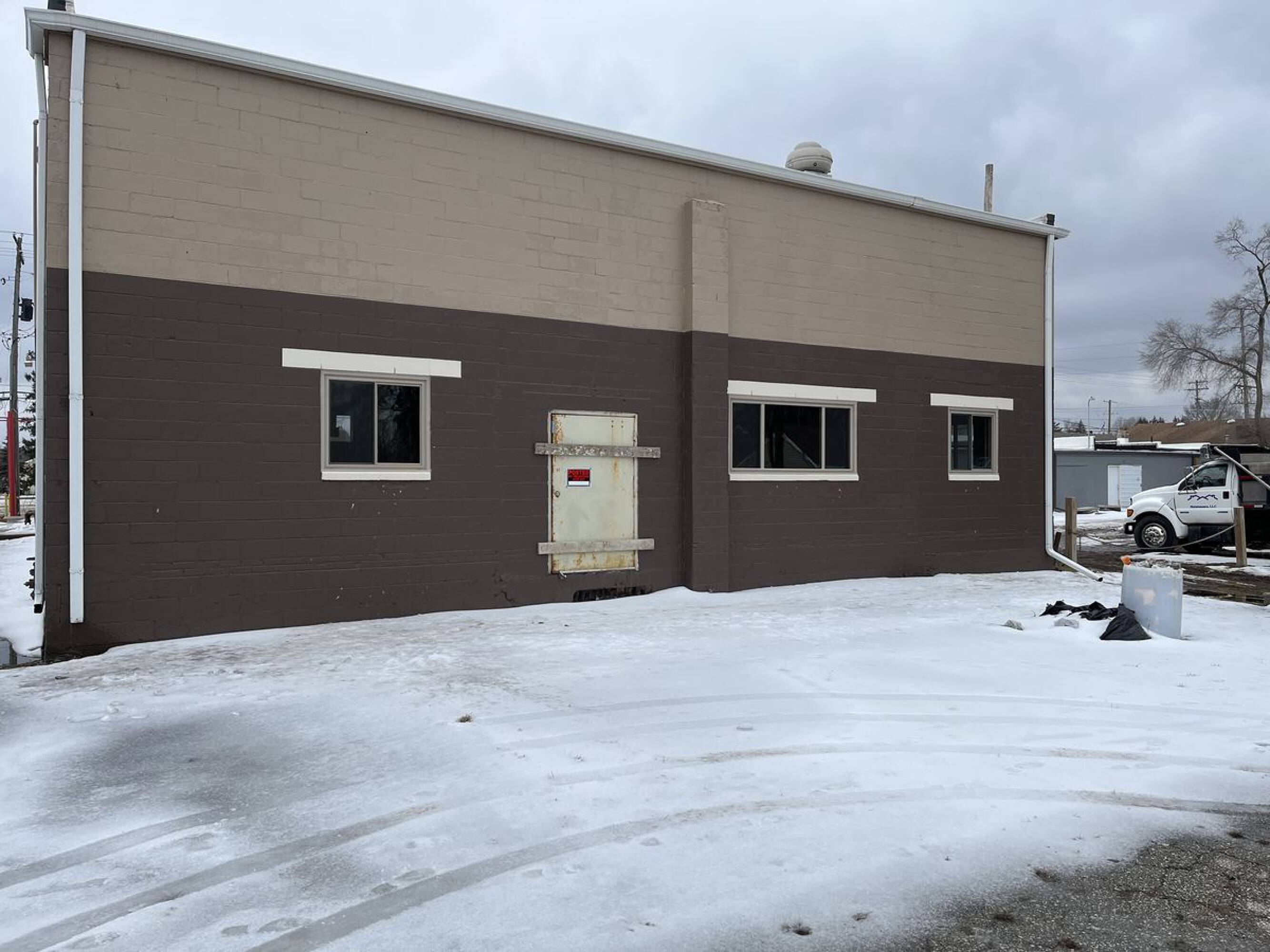 4437 Richfield Rd, Flint, MI 48506