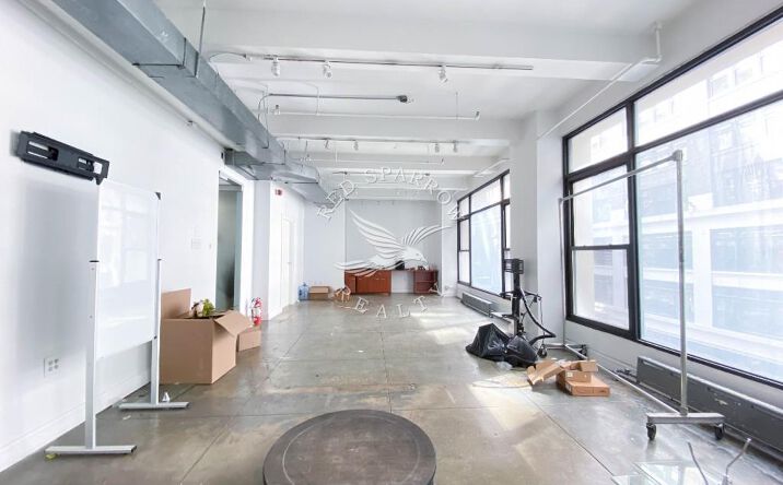 Pictures of Office property located at 3rd floor space on West 37th Street, New York, NY 10018 for lease - image #1