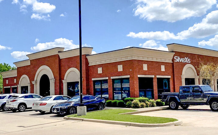 Pictures of Office property located at 305 Cimarron Trail, Irving, TX 75063 for lease - image #1