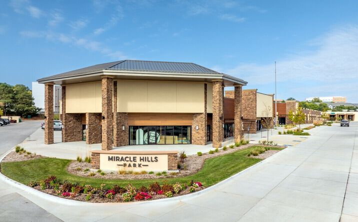 Pictures of Retail, Restaurant property located at 608 N 114th St, Omaha, NE 68154 for lease - image #1