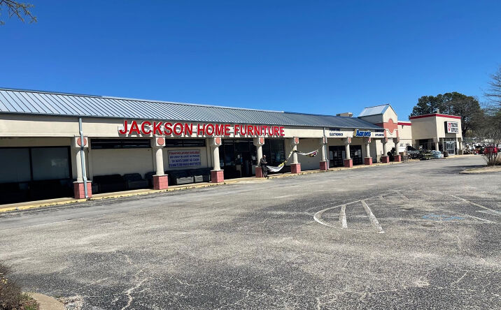 Pictures of Retail property located at 23 Carriage House Dr, Jackson, TN 38305 for lease - image #1