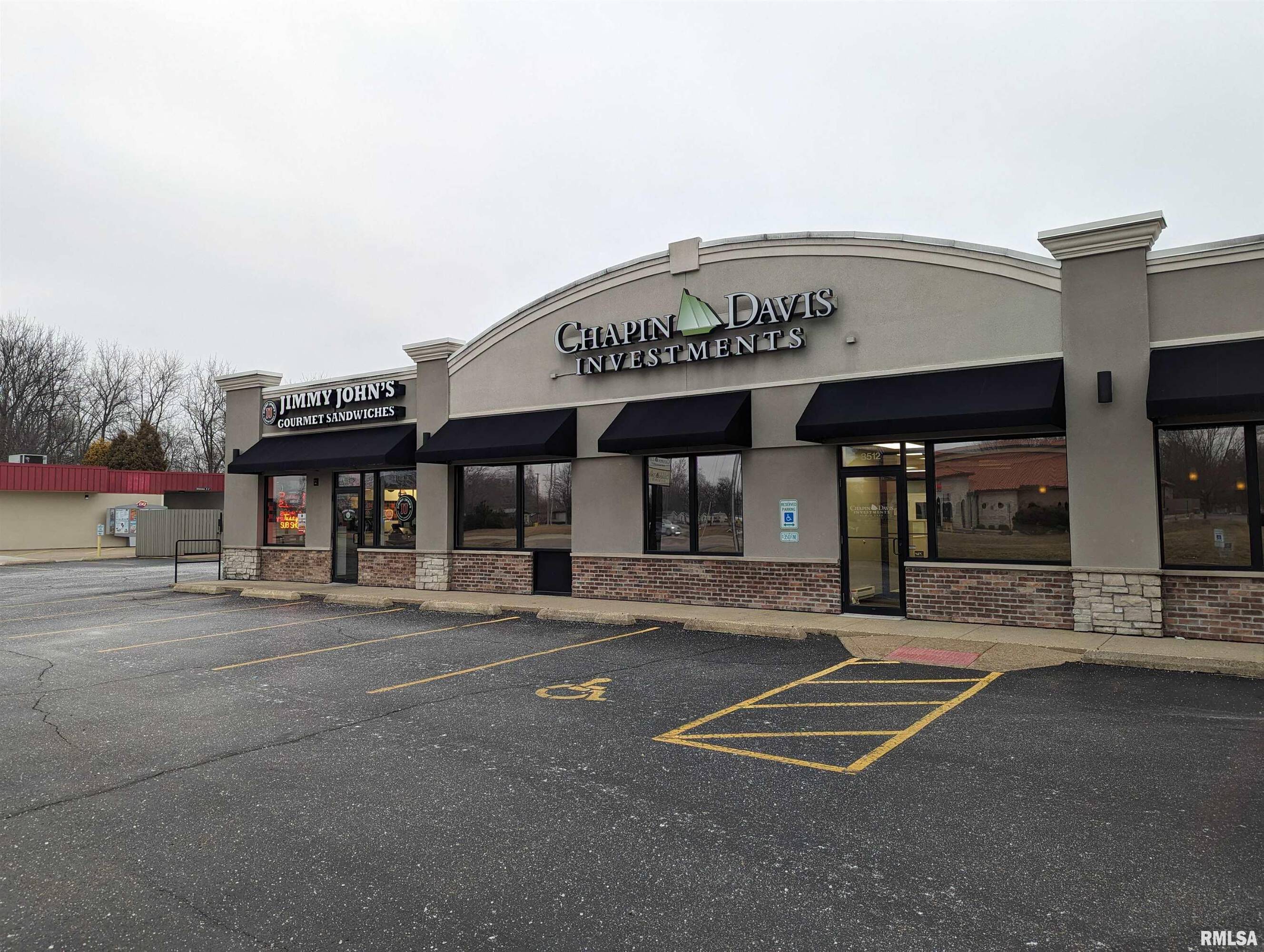 8512 N KNOXVILLE Avenue, Peoria, IL 61615