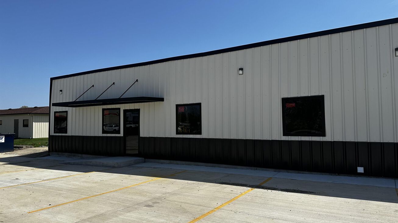 1706 W MAIN Street, Carmi, IL 62821 Special Purpose Space for Lease