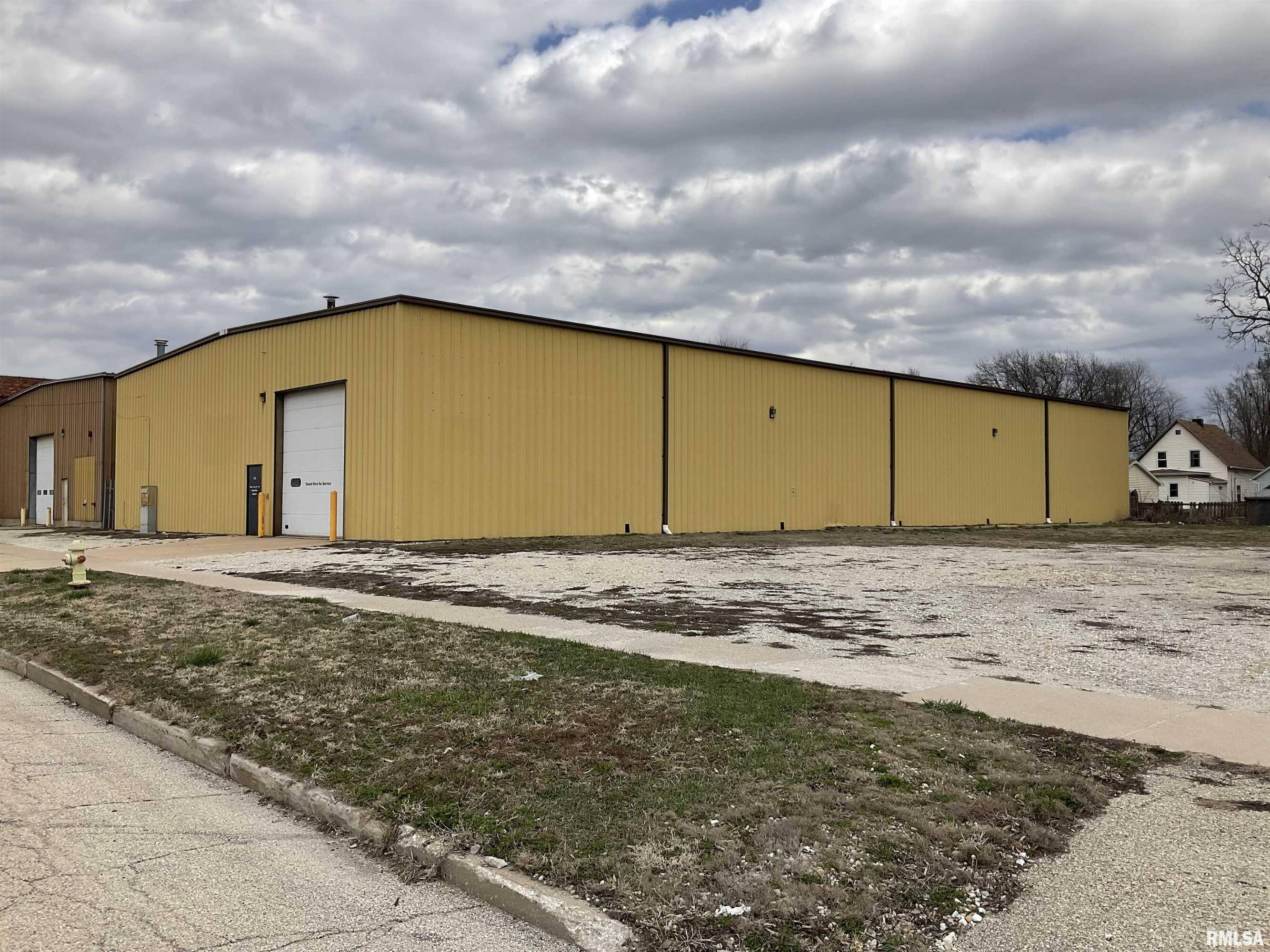 524 MULBERRY Street, Galesburg, IL 61401