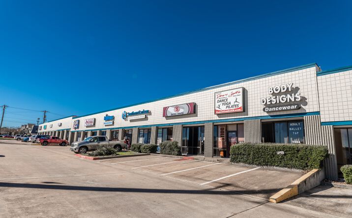 Pictures of Retail property located at 2151 Harvey Mitchell Pkwy S, College Station, TX 77845 for lease - image #1