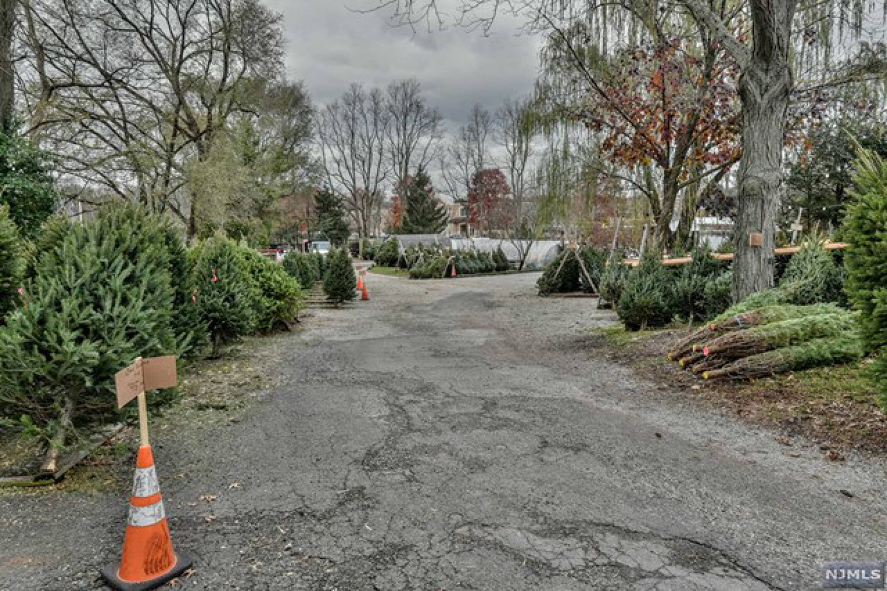 417 Paramus Rd, Paramus, NJ 07652