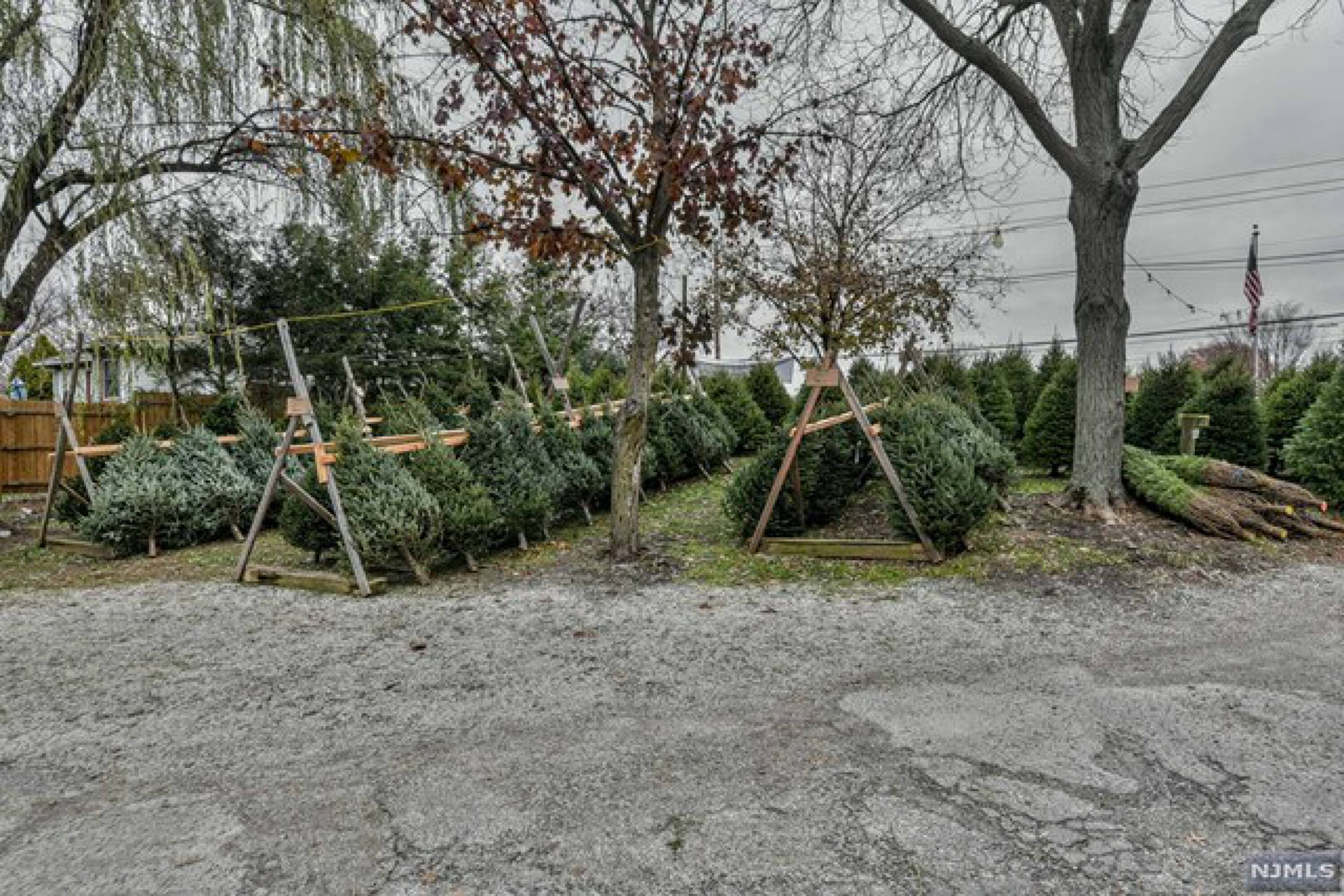 417 Paramus Rd, Paramus, NJ 07652